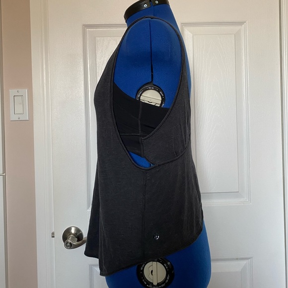 Lululemon Twist & Turn Tank - Picture 8 of 16